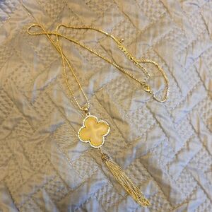 💚5/$20💚 Elegant Gold Clover Pendant Necklace